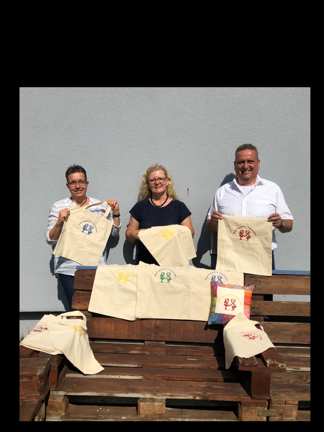 Nicole Kaiser (Kita Neuenhaßlau), Ute Glück und Bürgermeister Matthias Pfeifer