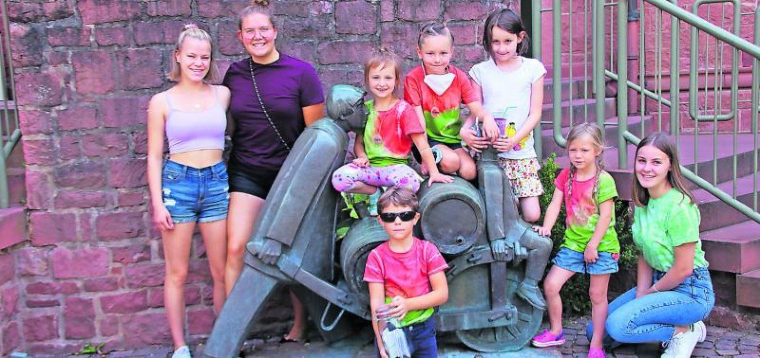 Alle Kinder der Gruppe eins füllten die Zeitkapsel mit ihren Berichten