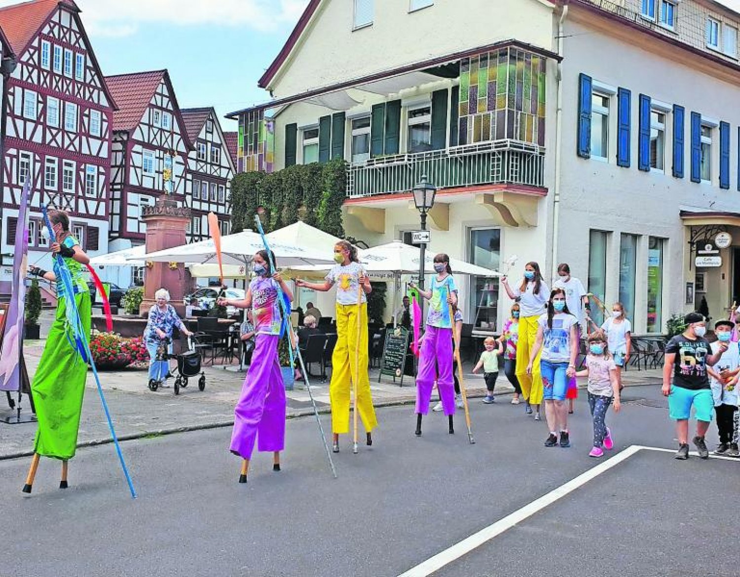 Zug durch die Hauptstraße