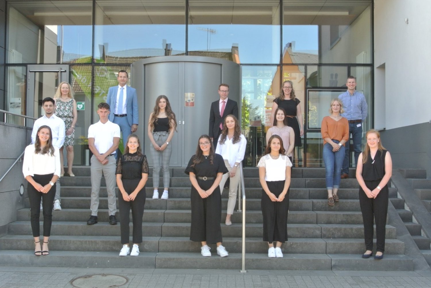 11 junge Anwärterinnen und Anwärter starten in Ausbildung und Studium beim Finanzamt Gelnhausen.