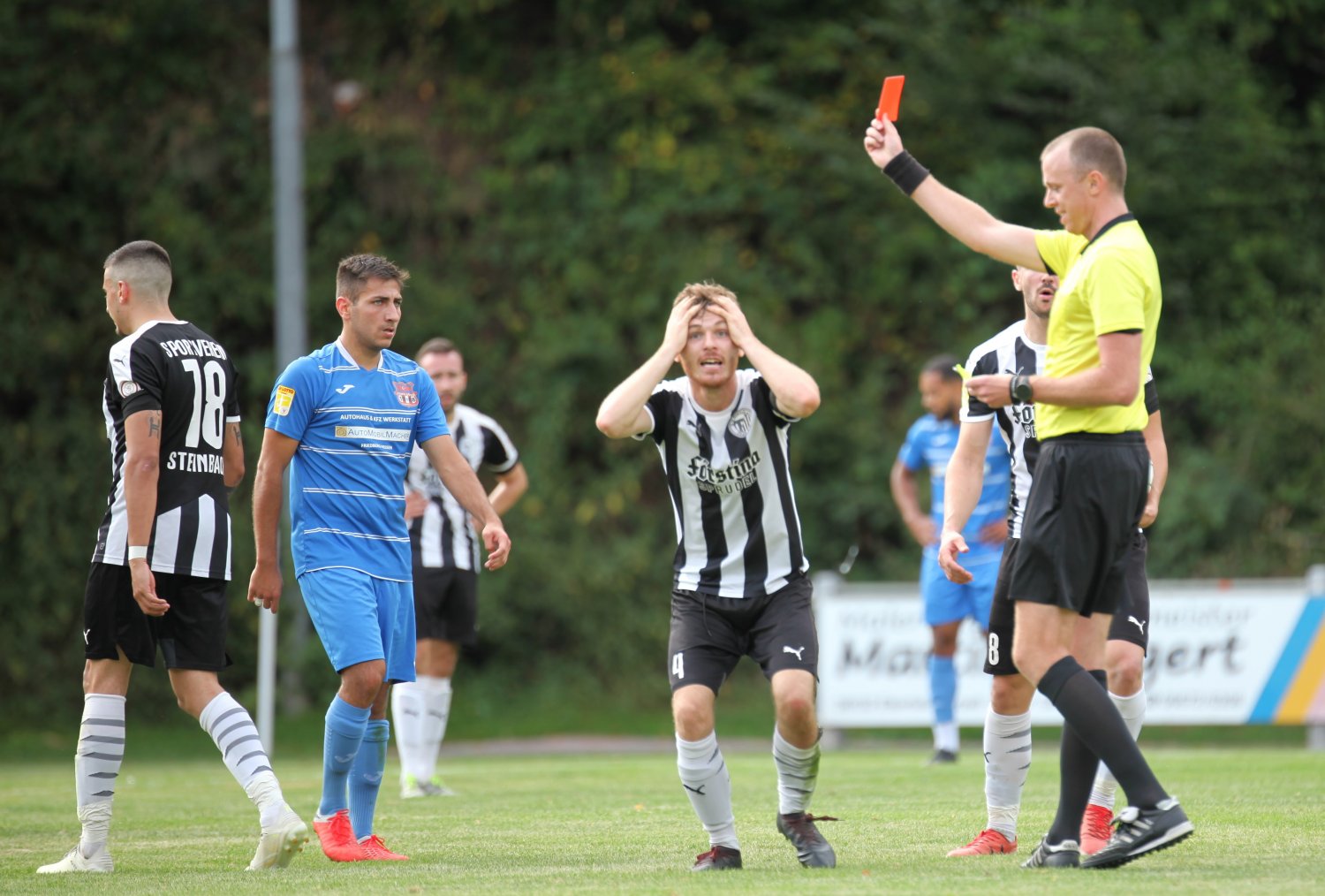 Rote Karten kennt man bislang für Fouls, Beleidigungen und Unsportlichkeiten. Kommt bald auch Husten dazu?