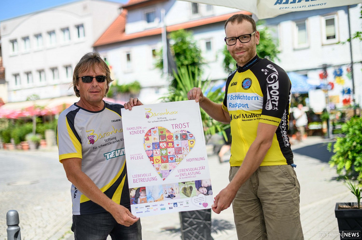 Dieter Alt (l.) und Rafael Ruppel sammelten 1.200 Euro für den guten Zweck.