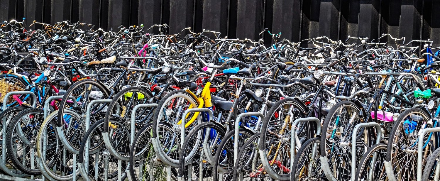 Am Bahnhof Wächtersbach werden durch die Stadtverwaltung neue zusätzliche Fahrradboxen und Fahrradständer aufgebaut.