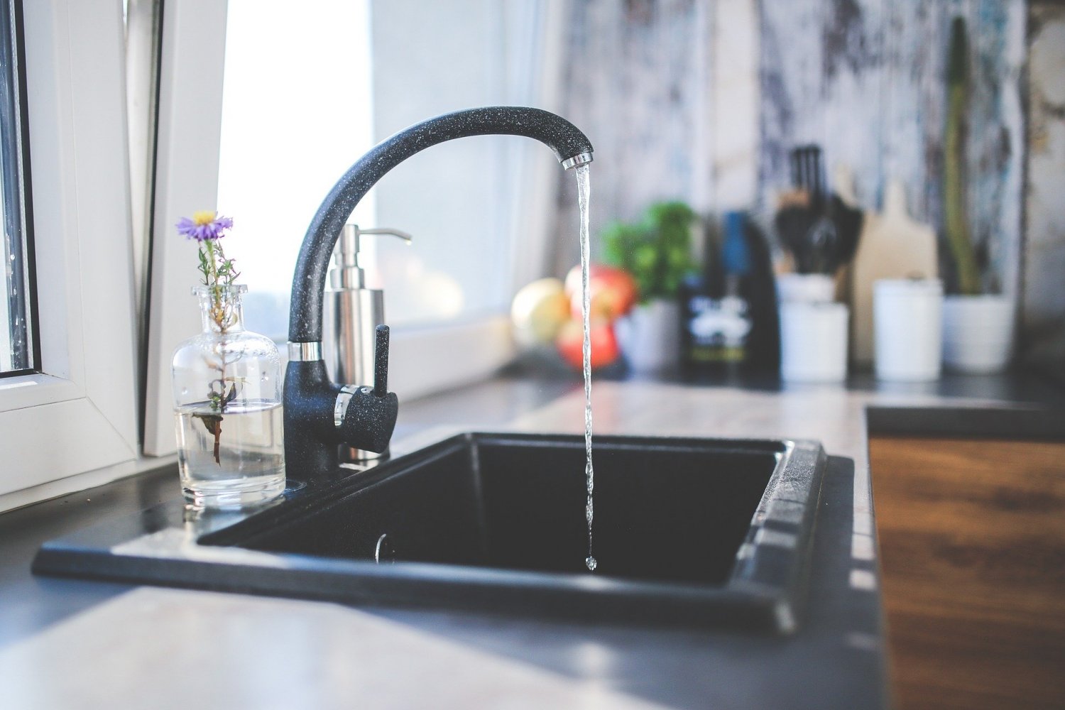 Abkochgebot für Trinkwasser wegen Verunreinigung.