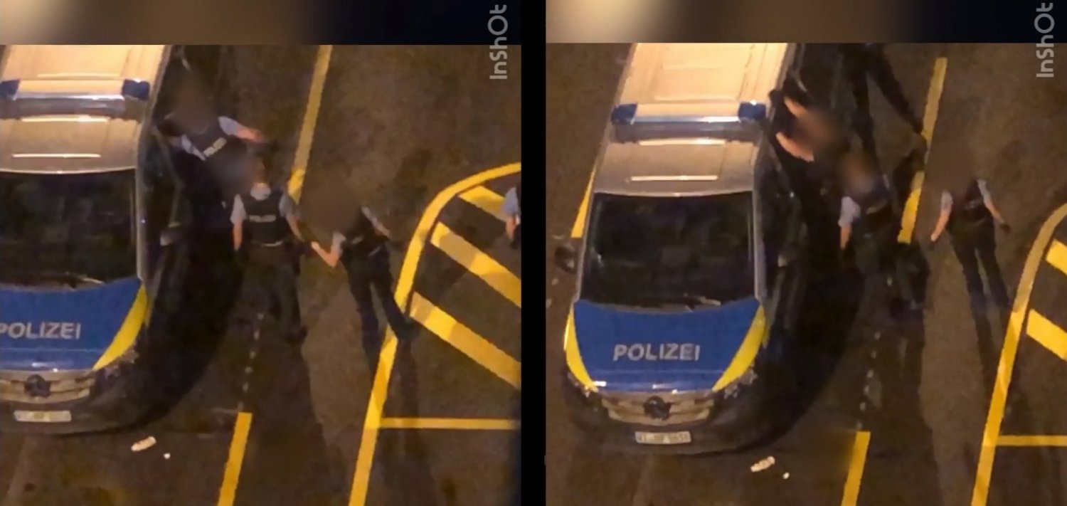 Auf dem Video ist zu sehen, wie der Inhaftierte zunächst in den Polizeiwagen gebracht wird, danach tritt ein Polizist in das Innere des Fahrzeugs, wo der 29-Jährige sitzt.