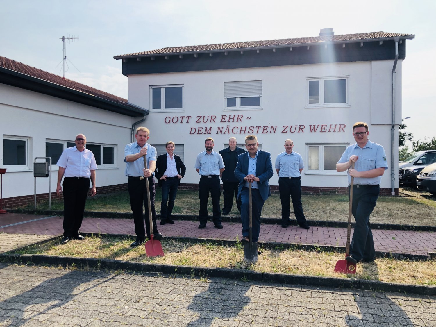 Von links: Uwe Laskowski, Klaus Lawrenz, Ulrich Heitzenröder, Björn Winterhalter, Jens Schäfer, Bürgermeister Stefan Erb, Sebastian Betz, Sebastian Herchenröther.