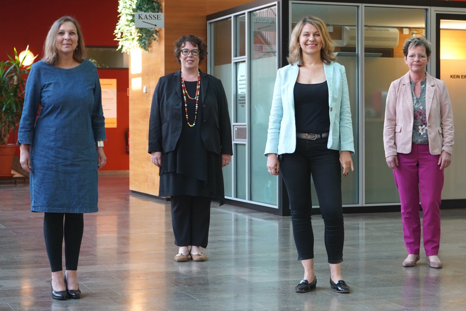 Erste Kreisbeigeordnete Susanne Simmler (2.v.l.) mit dem Team „Leben im Alter“ (von rechts): Leiterin Irmhild Neidhardt, Yvonne Zednik (Projekte) und Claudia Nickel (Demenz-Beauftragte).