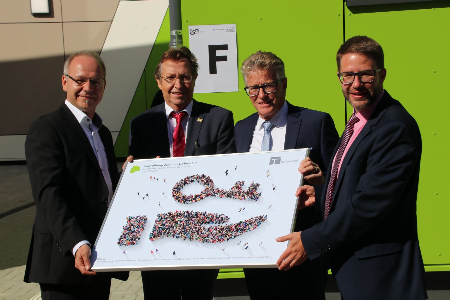 Architekt Timo Trageser, Schulleiter Hartmut Bieber, Schuldenezernt Winfried Ottmann, Landrat Thorsten Stolz
