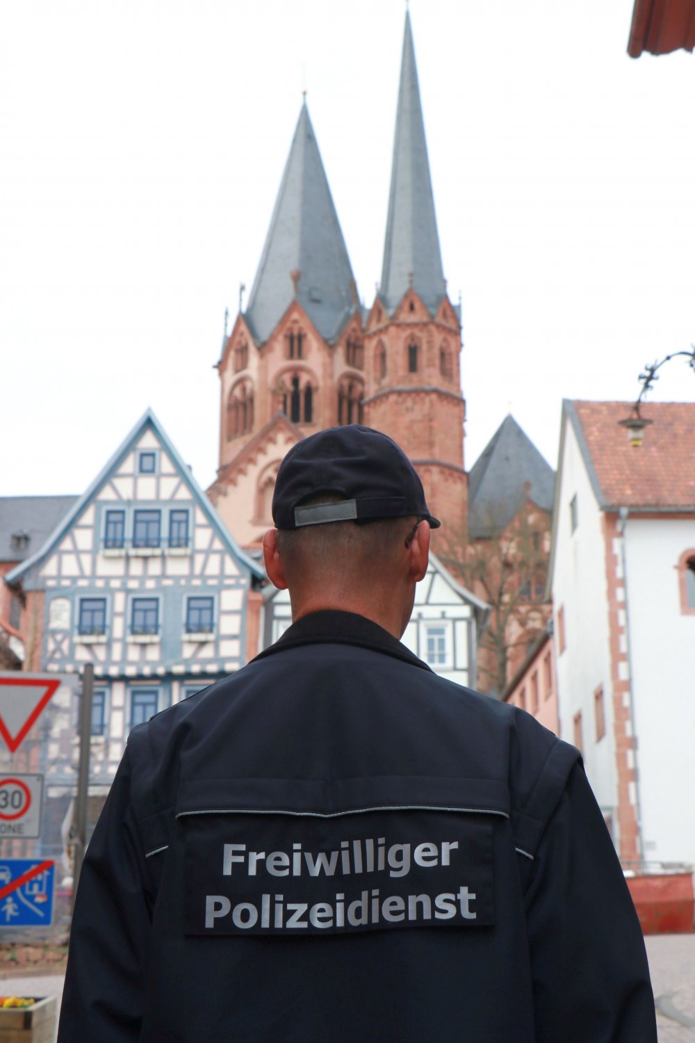 Die Stadt Gelnhausen sucht Helferinnen und Helfer für den Freiwilligen Polizeidienst – jetzt bewerben!