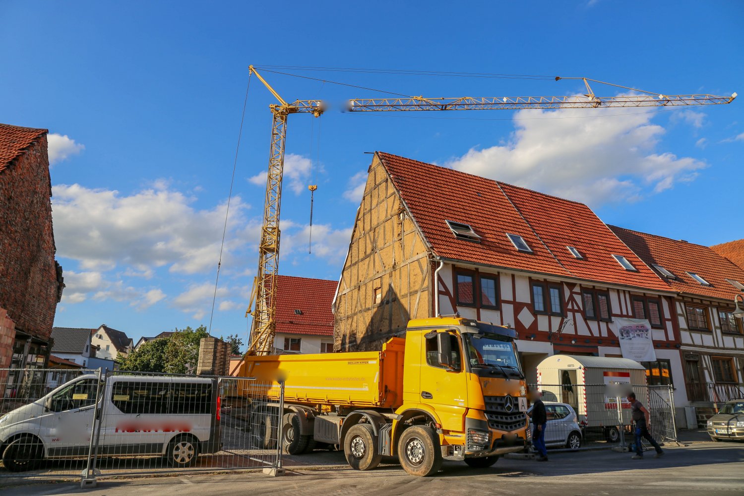 Der Kran in der Schlüchterner Krämerstraße droht umzukippen.