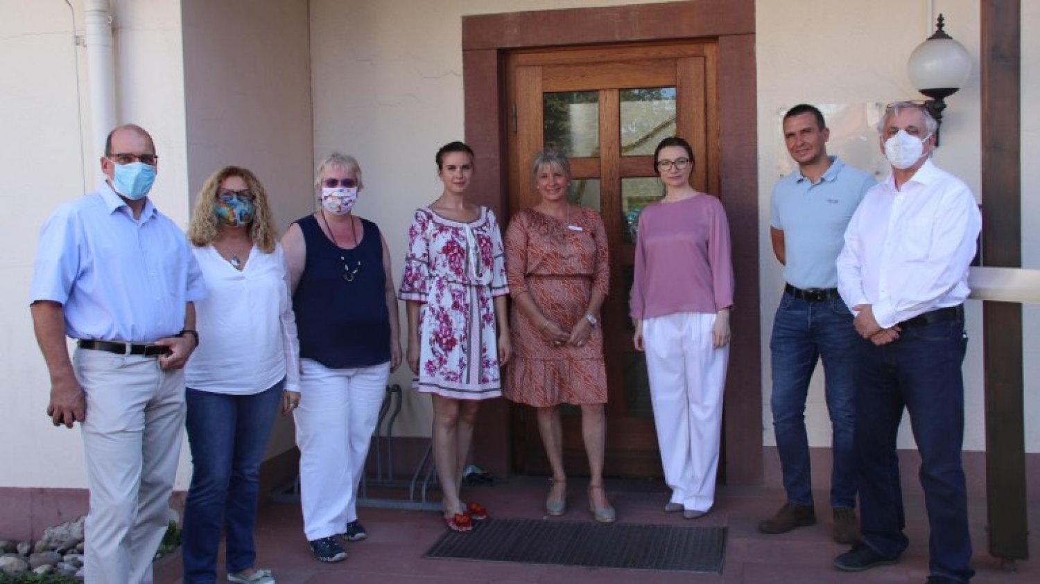 Ortsvorsteher Klaus Brune (von links), Stadträtin Claudia Dorn, Susanne Turlach, Dr. Julia Fuchs, Lena Janzen, Daniel Dietrich und Walter Nix