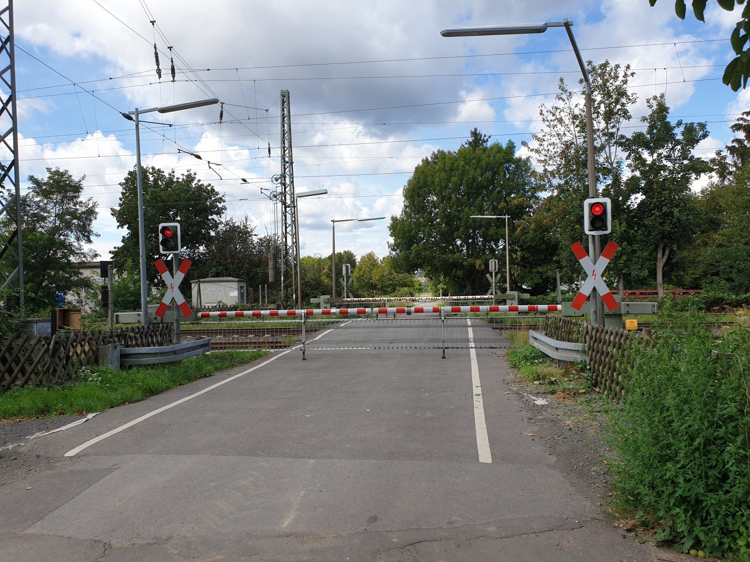 Wegen Kabelarbeiten wird der Bahnübergang Bleichstraße in Hailer am 20. und am 27. September nachts geschlossen sein