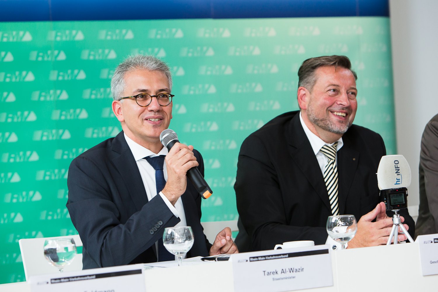 Peter Feldmann und Geschäftsführer Prof. Knut Ringat (rechts)