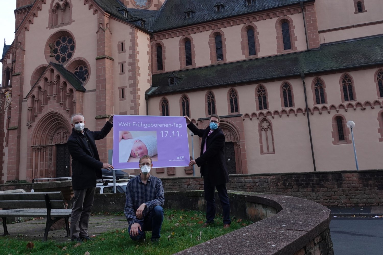 Pfarrer Rainer Schomburg, Oberarzt Dr. Manuel Wilhelm, Landrat Thorsten Stolz.