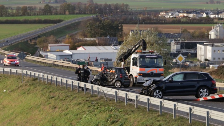 Falsch Abgebogen? Unfall Auf Der B 45 Mit Schwerverletzter Person