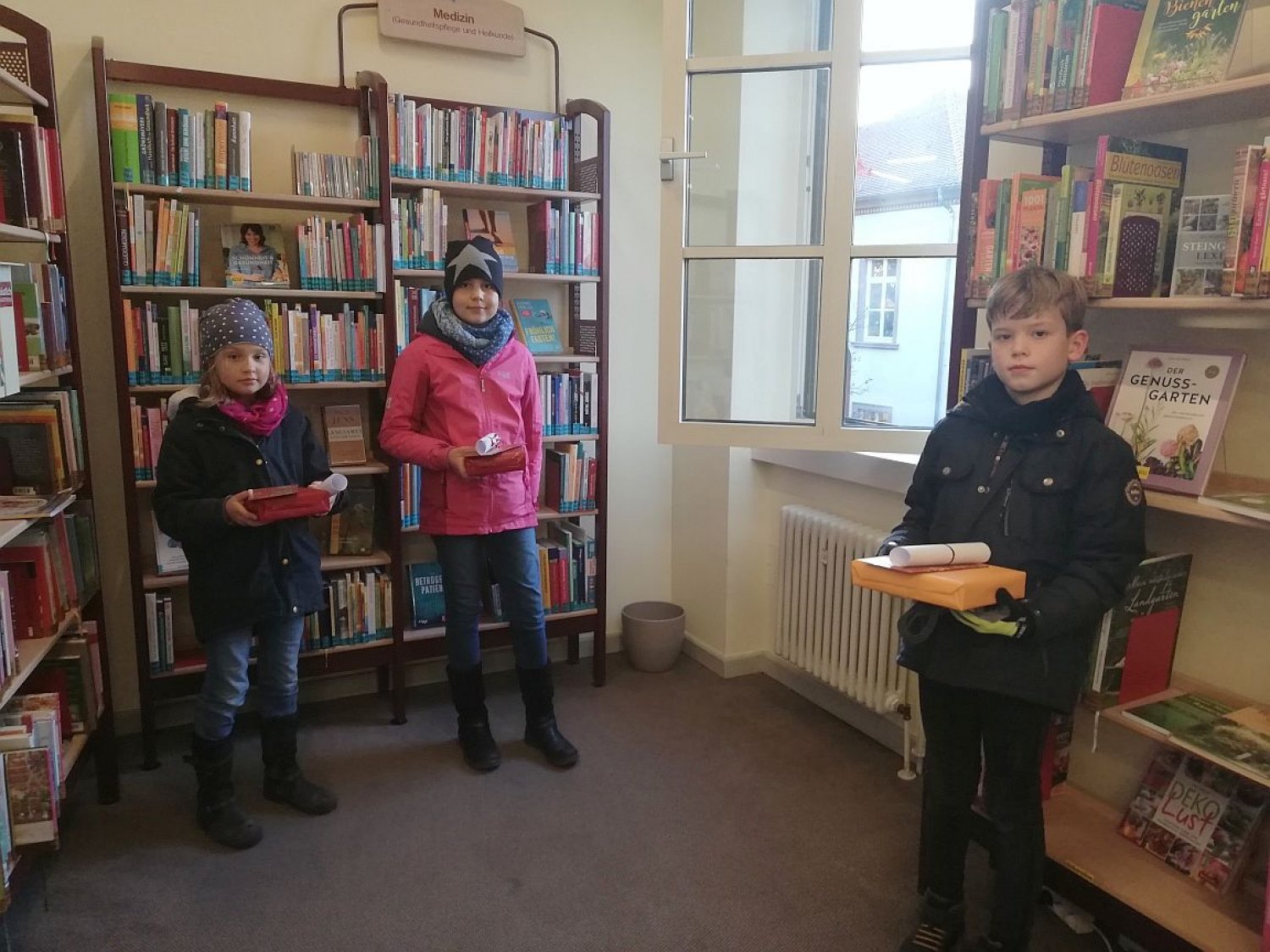 Charlotte und Theresa Männle und Mino Krösche haben erfolgreich am Projekt „Ich bin eine Leseratte“ teilgenommen.