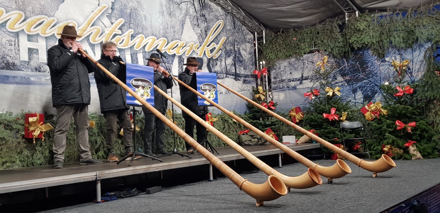 Die Alphornbläser treten auch im Amphitheater auf.
