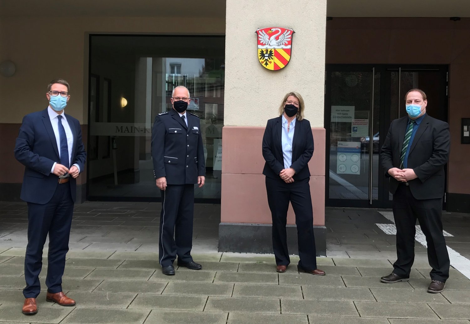 Von links: Landrat Thorsten Stolz, Marc Blume, Führungsgruppenleiter Polizeidirektion Main-Kinzig, Kathi Klemann, Leiterin Regionale Kriminalitätsinspektion Main-Kinzig und Silvio Franke-Kißner, Leiter des Amtes für Sicherheit.