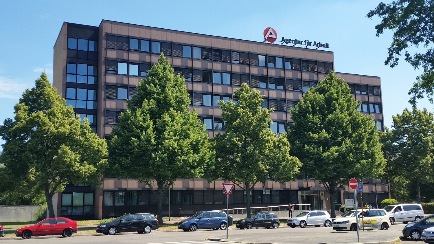 Arbeitslosigkeit sinkt vor allem bei unter 25-Jährigen.