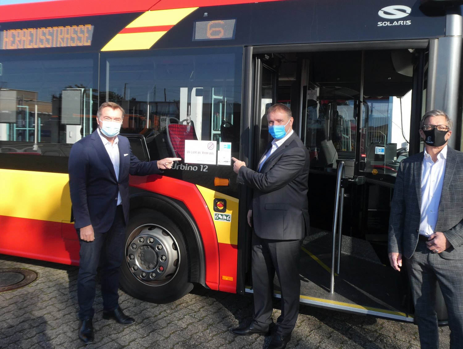 „Jungfernfahrt“ des ersten Hanauer Stadtbusses mit UV-C-Technologie von Heraeus gegen Covid-19.