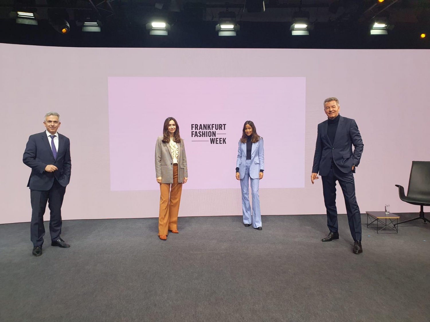 Oberbürgermeister Peter Feldmann, Anita Tillmann, Managing Partner der Premium Group, Moderatorin Rabea Schif und Detlef Braun, Geschäftsführer der Messe Frankfurt 