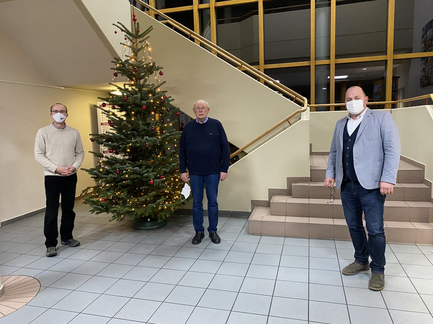 Von links: Pfarrer Markus Heider (stellvertretender Vorstandsvorsitzender), Bernd Reuter (Vorstandsmitglied), Erster Stadtrat Rainer Vogel (Vorstandsvorsitzender).