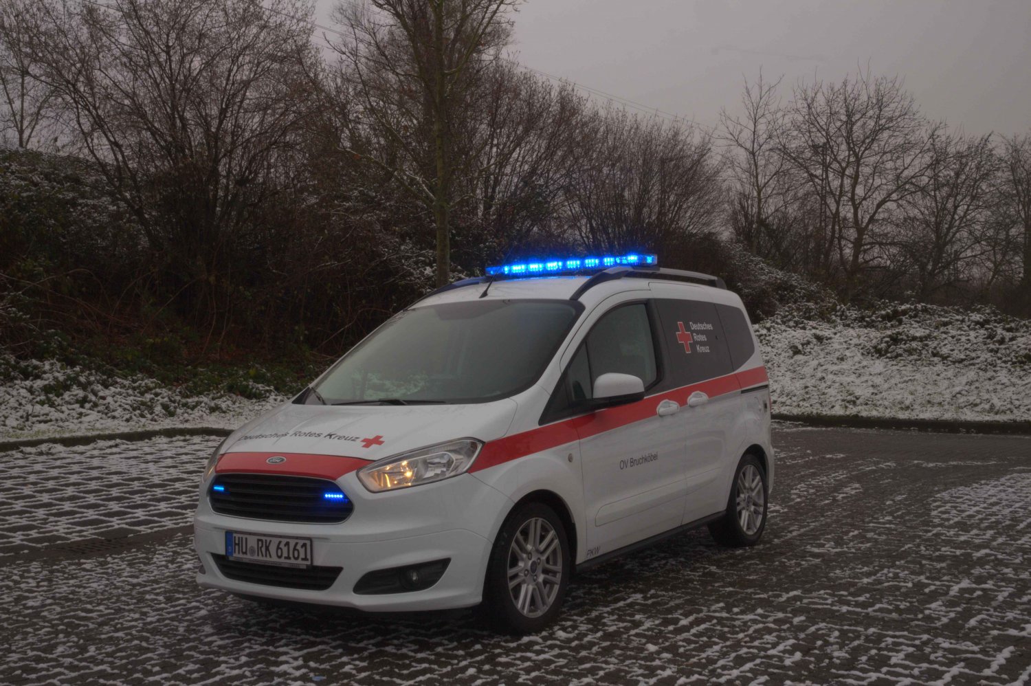 Aufgrund der beengten Platzverhältnisse im DRK-Heim, wurde sich gezielt für ein kurzes, aber dennoch geräumiges Fahrzeugmodell entschieden.