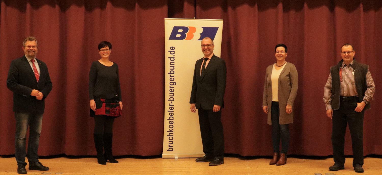 Die Spitzenkandidatinnen und –Kandidaten des Bruchköbeler BürgerBunds (v.l.n.r.): Michael Roth, Stefanie Zorbach, Harald Hormel, Carina Seewald und Alexander Rabold.