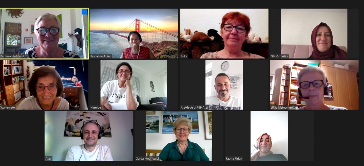 Im Online-Sprachcafé engagieren sich Gerda Methfessel, Silvia Kleinschmitt, Hildegard Waltemate, Erika Grönegress, Pascaline Abissi, Ulla Schulze, Dr. Ursula Korff-Fox, Timur Dzinaj und Jutta Dettmering.