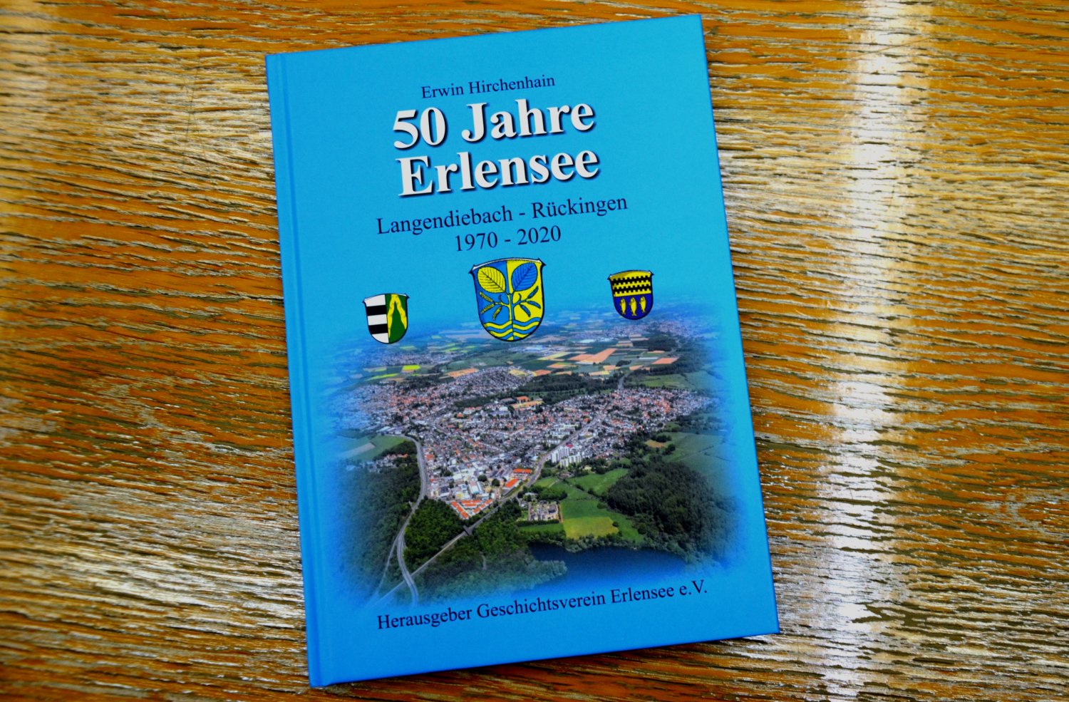 Bürgermeister Stefan Erb empfahl das Buch auch als Weihnachtsgeschenk