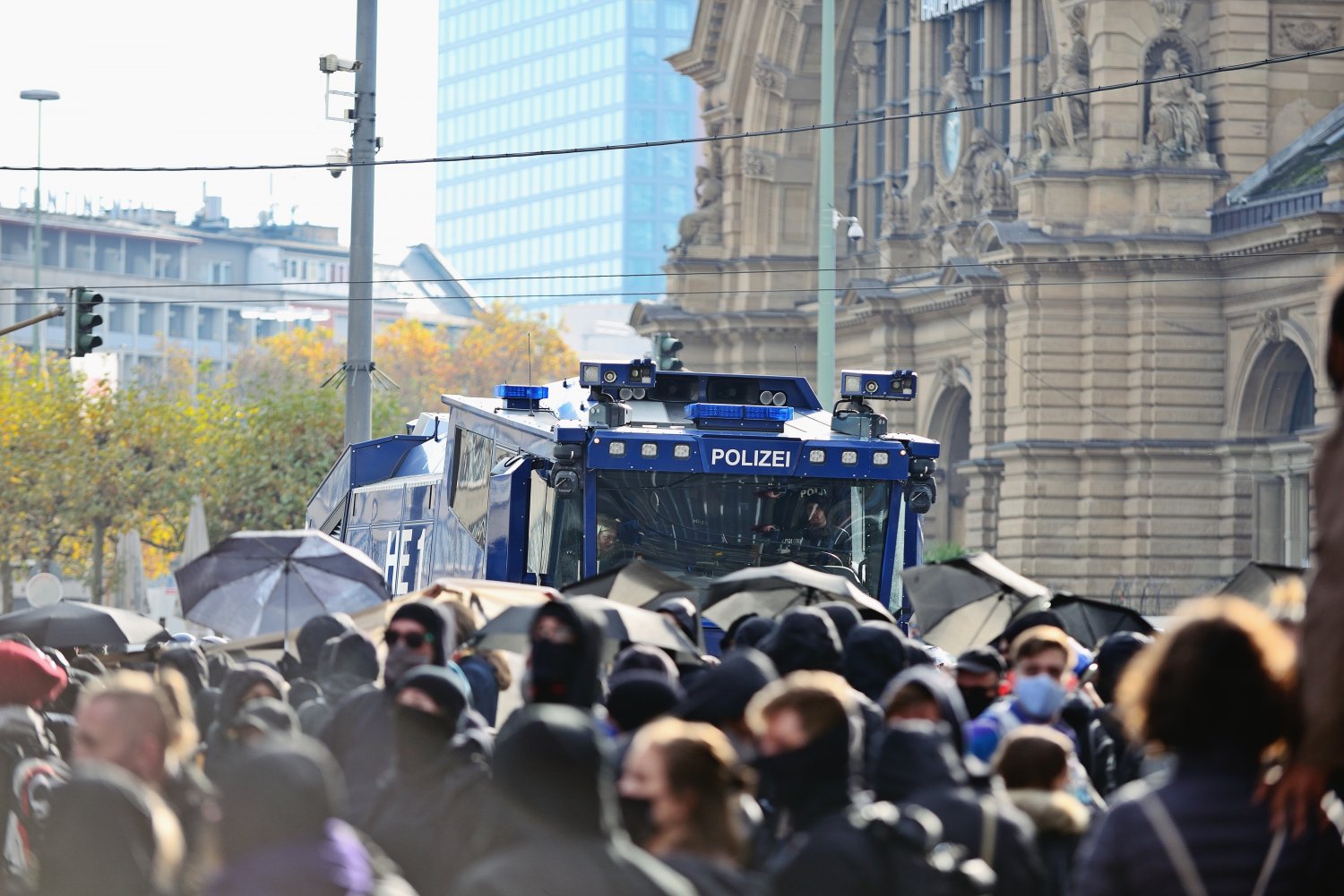 Querdenker-Demo Verboten - Polizei Bereitet Sich Trotzdem Auf ...