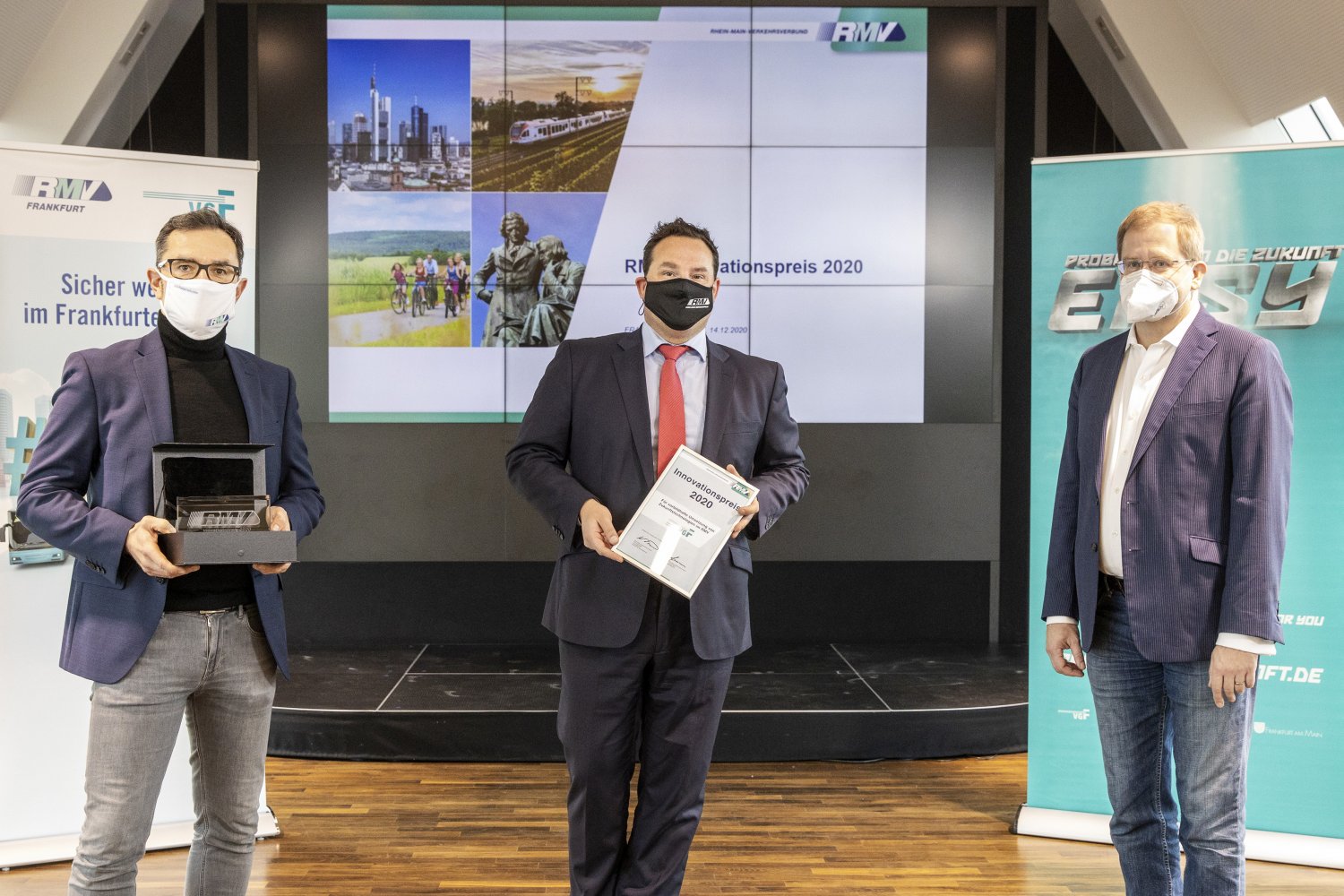 Im Bild von links: Michael Rüffer, VGF- Geschäftsführer, Dr. André Kavai, RMV Geschäftsführer, Dr. Tom Reinhold, traffiQ-Geschäftsführer