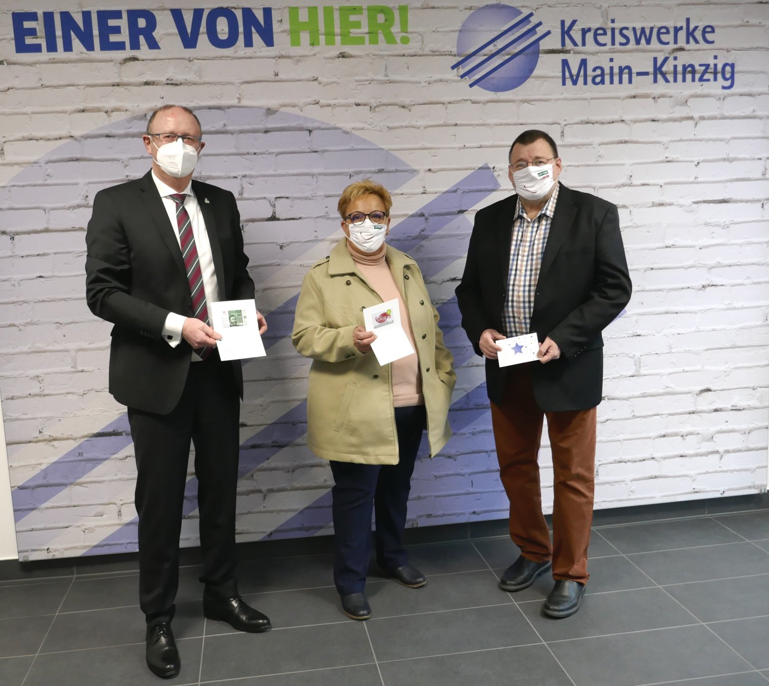 Von links: Bernd Schneider, Geschäftsführer der Kreiswerke Main-Kinzig, Belinda Schmidt, Betriebsratsvorsitzende der APZ-MKK und Dieter Bien, Geschäftsführer der APZ-MKK.