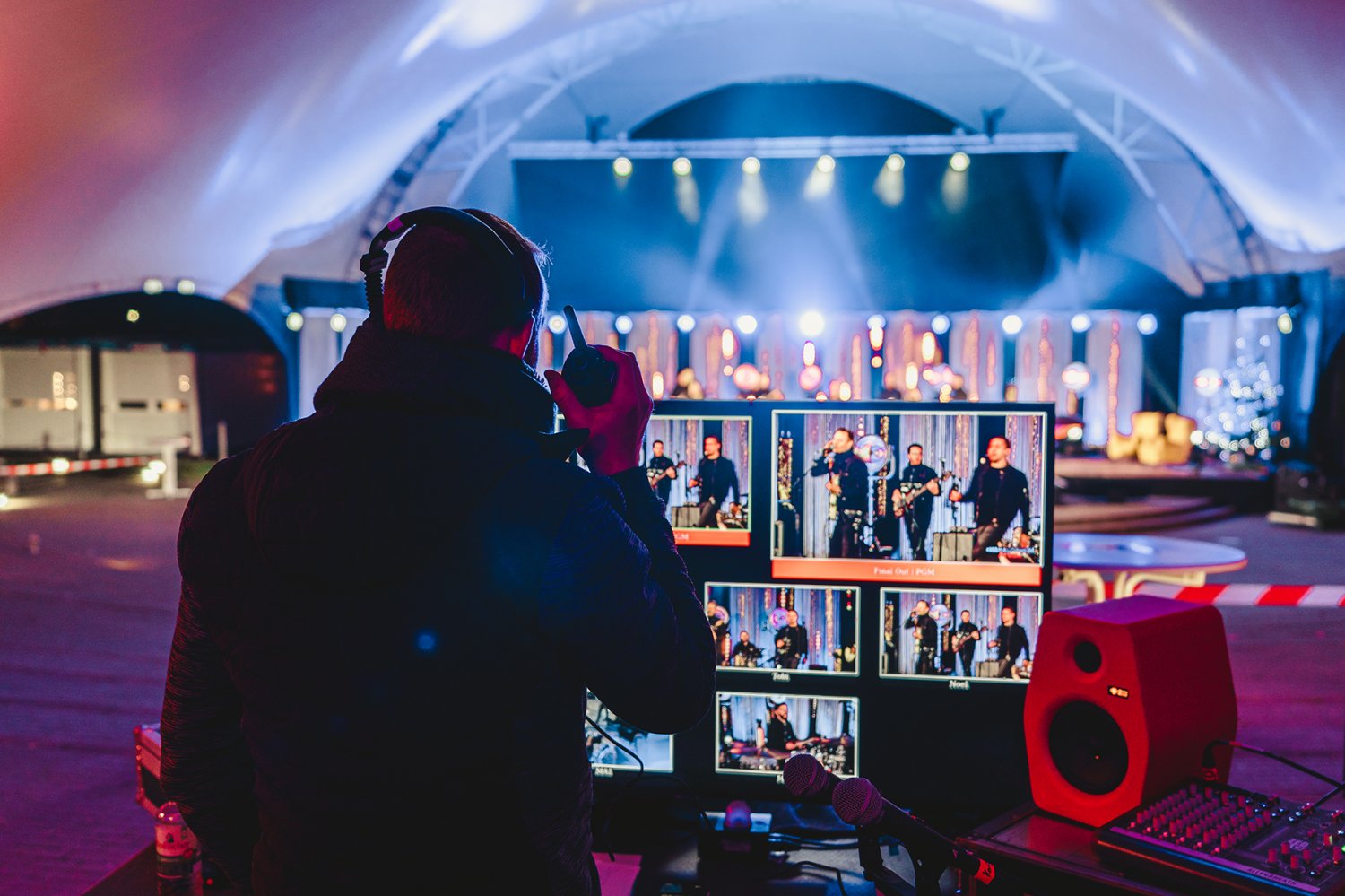 Viel Lametta bei der Live-Übertragung der Advents-Galas aus dem Amphitheater live ins Internet über HanauDaheim.de und Soziale Medien.