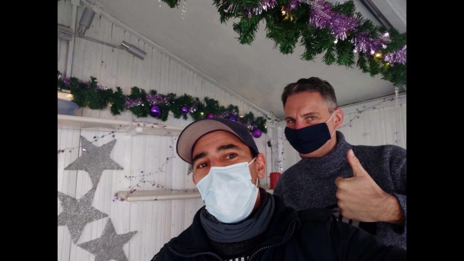 Männerchor Somborn mit Weihnachtsstand am Rewe-Markt