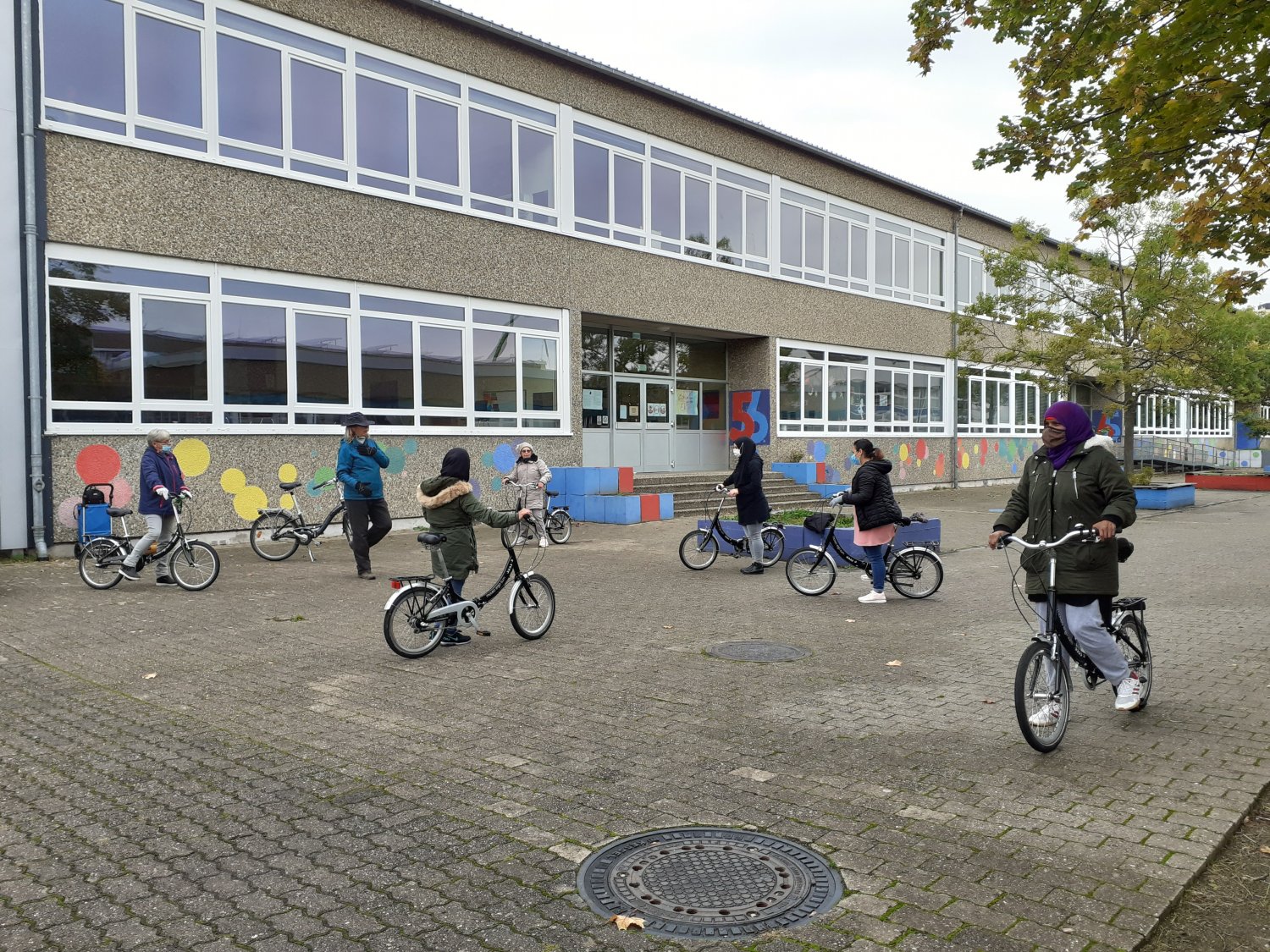 Nur ein Beispiel von vielen: Sechs Frauen lernten Fahrradfahren und haben durch die neue Mobilität ein Stück Selbständigkeit gewonnen