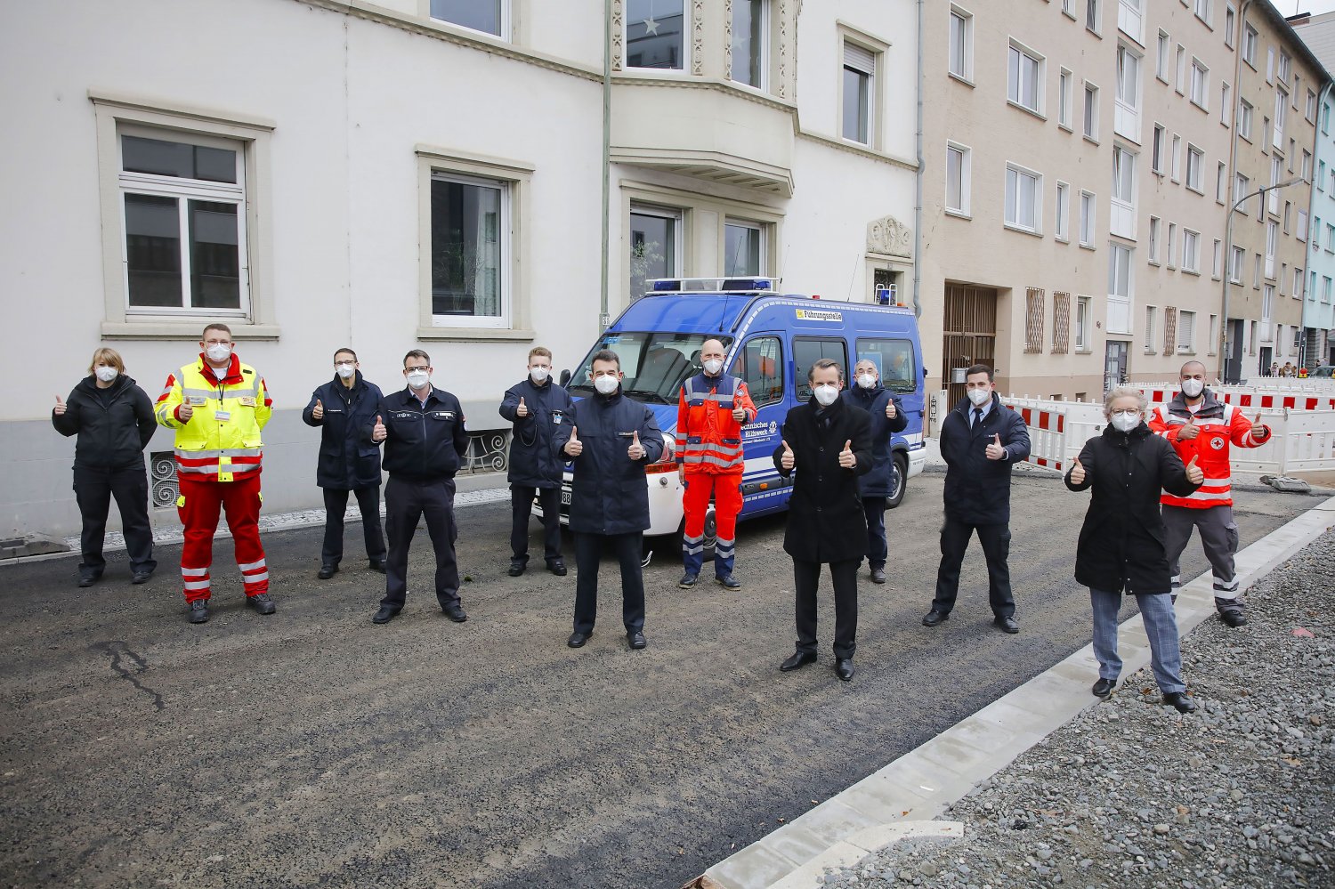 Daumen hoch für den Impfstart in Offenbach