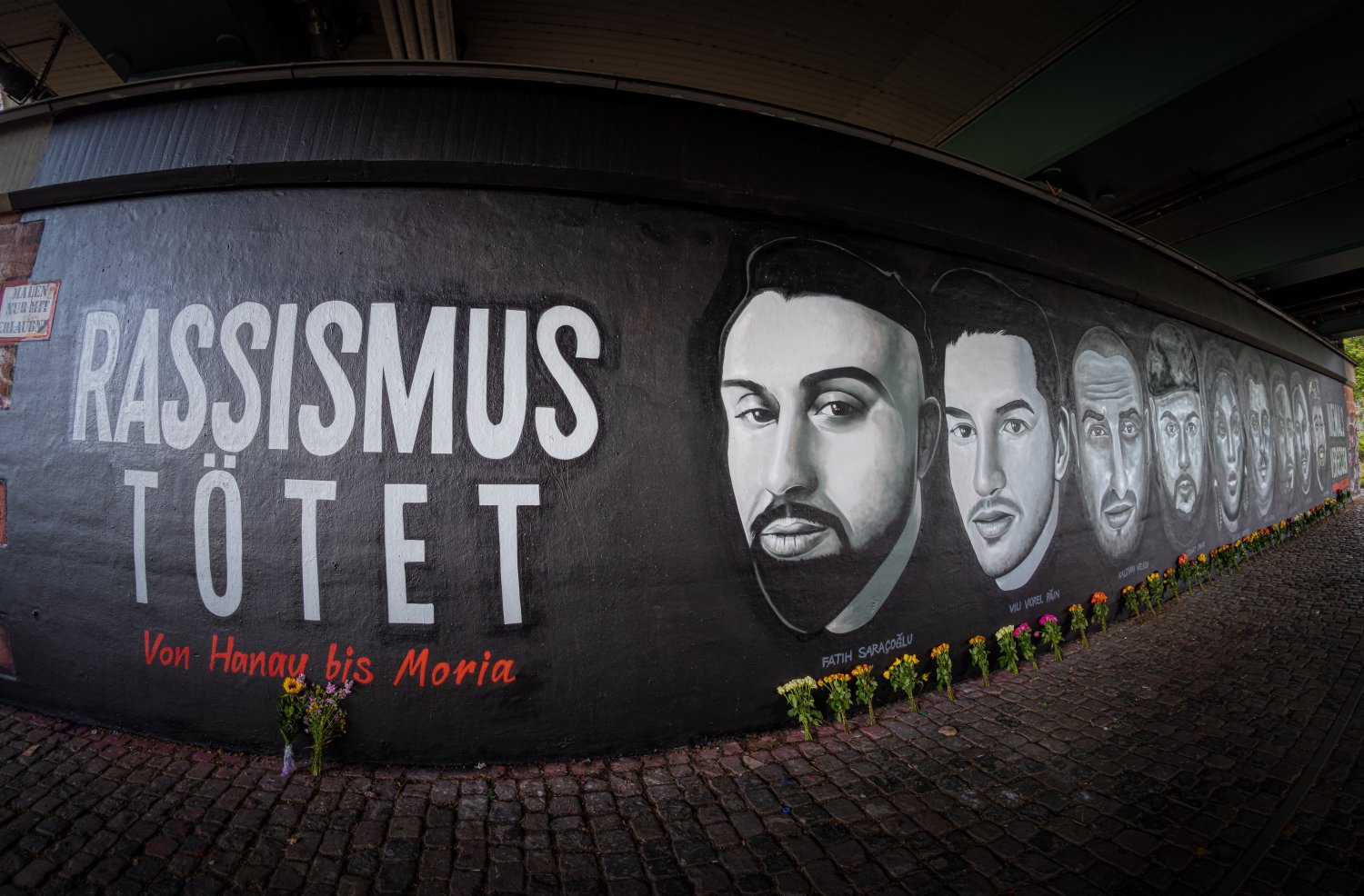 Das Graffiti unter der Frankfurter Friedensbrücke wurde zum Gedenken an die Hanauer Opfer gestaltet.