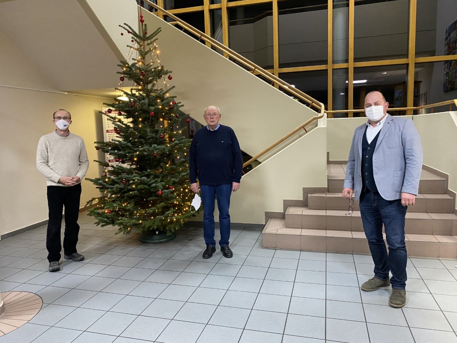 Engagement für die Dritte Karl und Else Seifried-Stiftung (von links nach rechts) - Pfarrer Markus Heider (stellvertretender Vorstandsvorsitzender), Bernd Reuter (Vorstandsmitglied), Erster Stadtrat Rainer Vogel (Vorstandsvorsitzender).