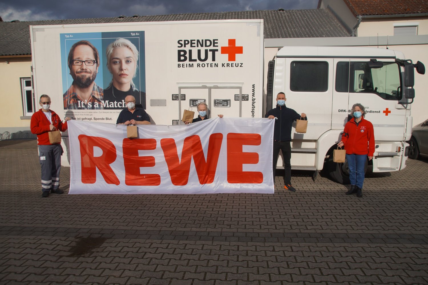 Tolle Aktion der DRK Schöneck und des hiesigen Rewe-Marktes.