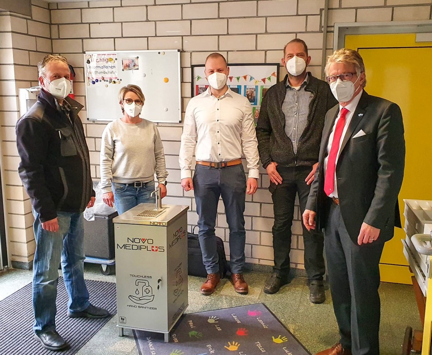von links: Movo-Mediplus-Mitarbeiter Markus Mayer, Kindergartenleiterin Heidi Habig, Robin Krack, Udo Gärtner und Winfried Ottmann