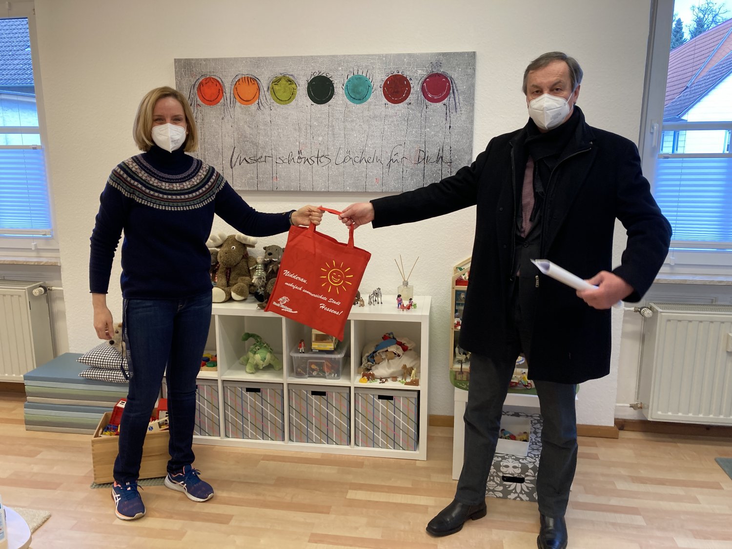 Seit September 2020 praktiziert die Diplom-Pädagogin und approbierte Kinder- und Jugendlichenpsychotherapeutin Christine Friedrich in der Glockenstraße 4 in Windecken, wo Bürgermeister Gerhard Schultheiß einen Antrittsbesuch machte und sie in der Sta