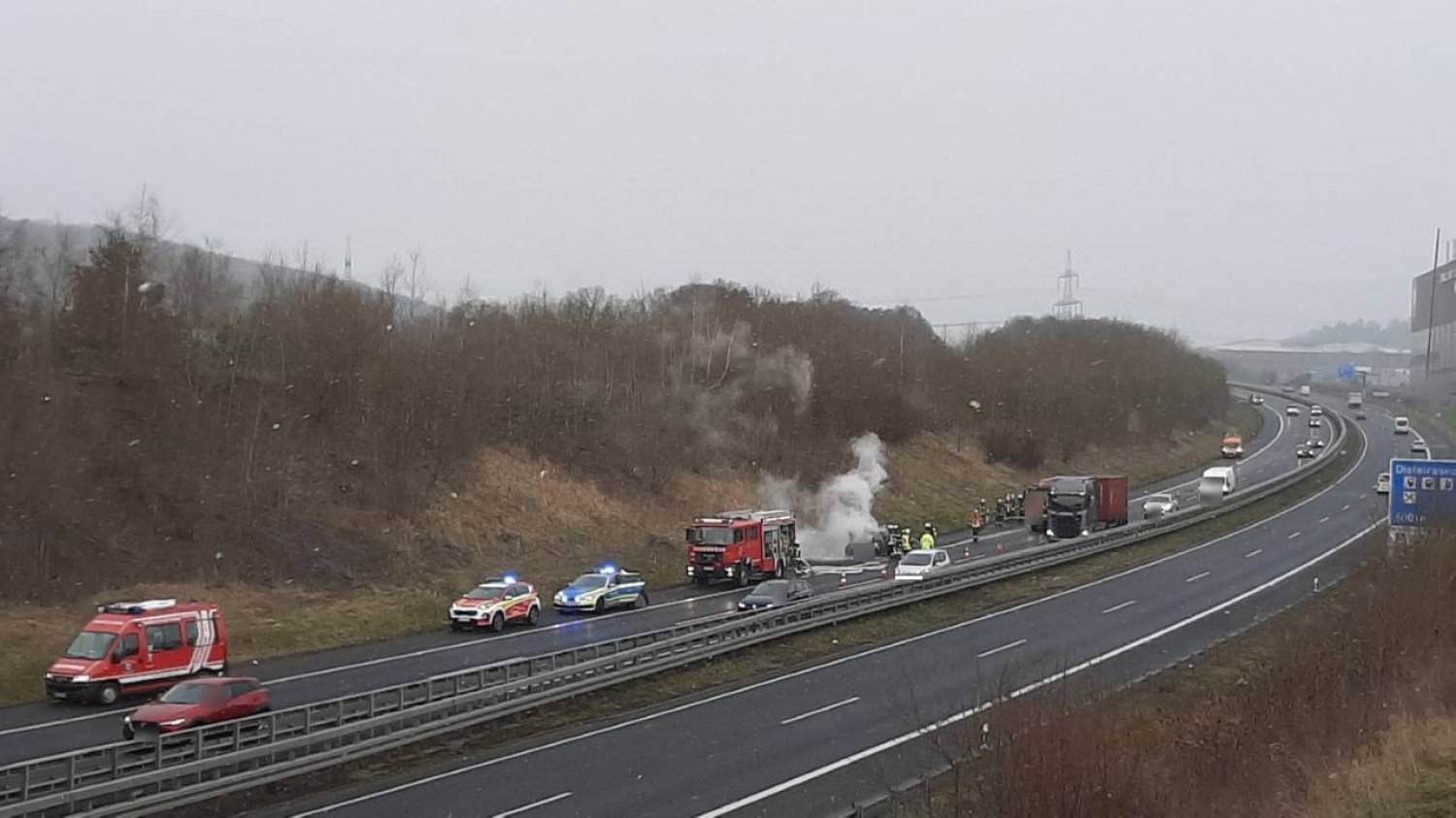Pkw-Brand auf der A66.