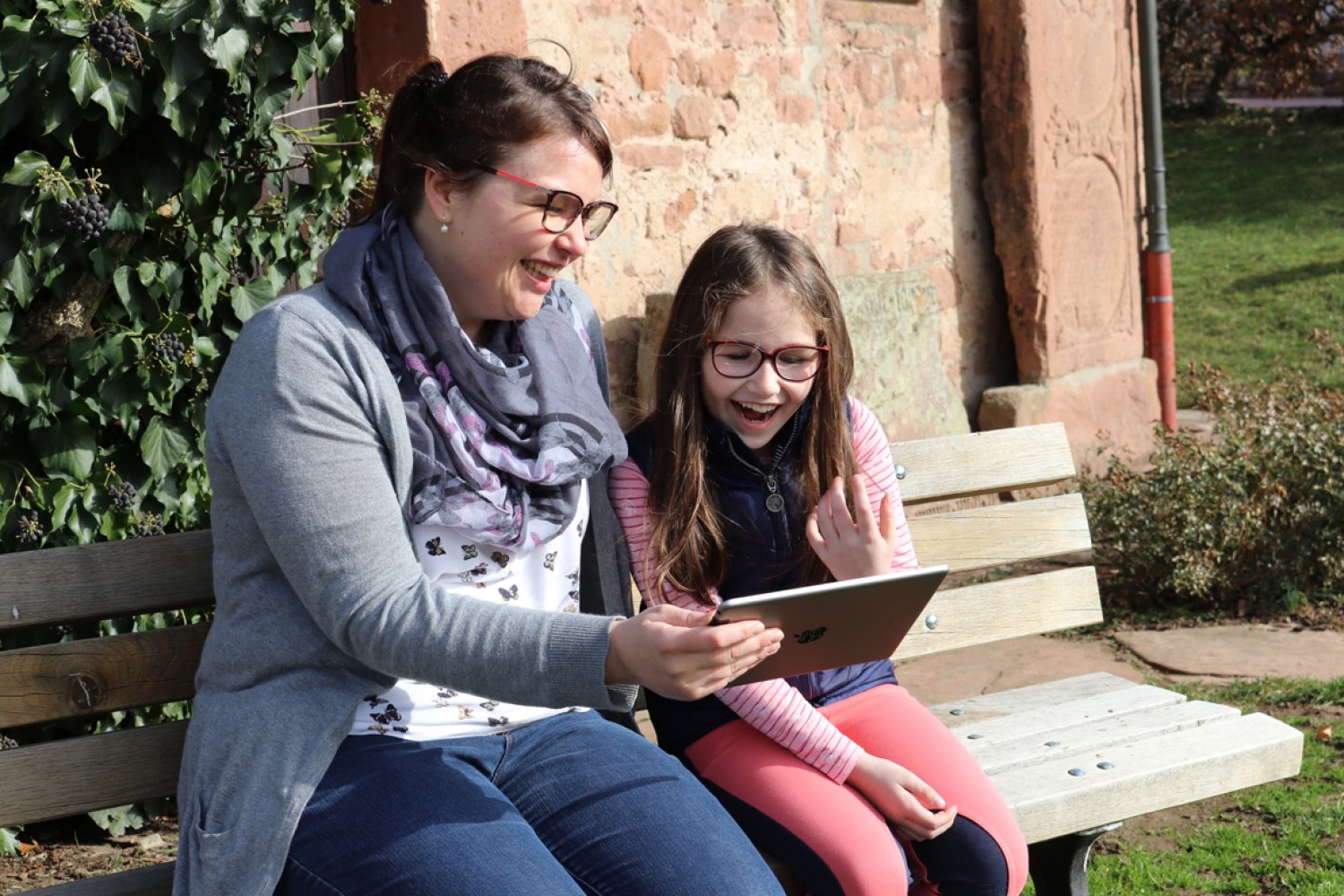 Der Frühling kommt und mit ihm ein neues digitales Erlebnis, das Groß und Klein durch die ganze Altstadt führt – bis zur Kaiserpfalz: die Gelnha(u)sen-App.