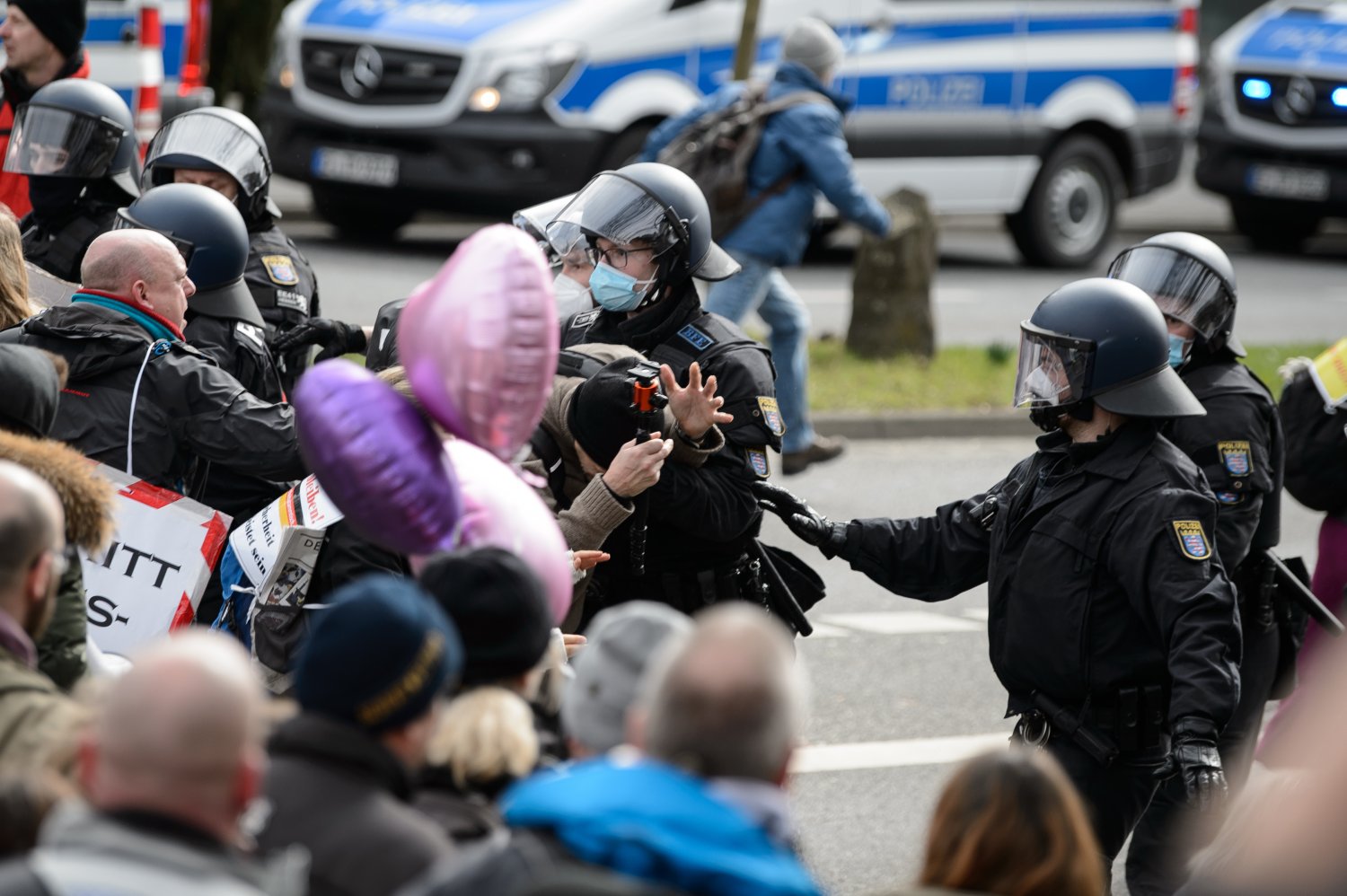 Mehr als 10.000 Querdenker versammelten sich am Samstag in Kassel.