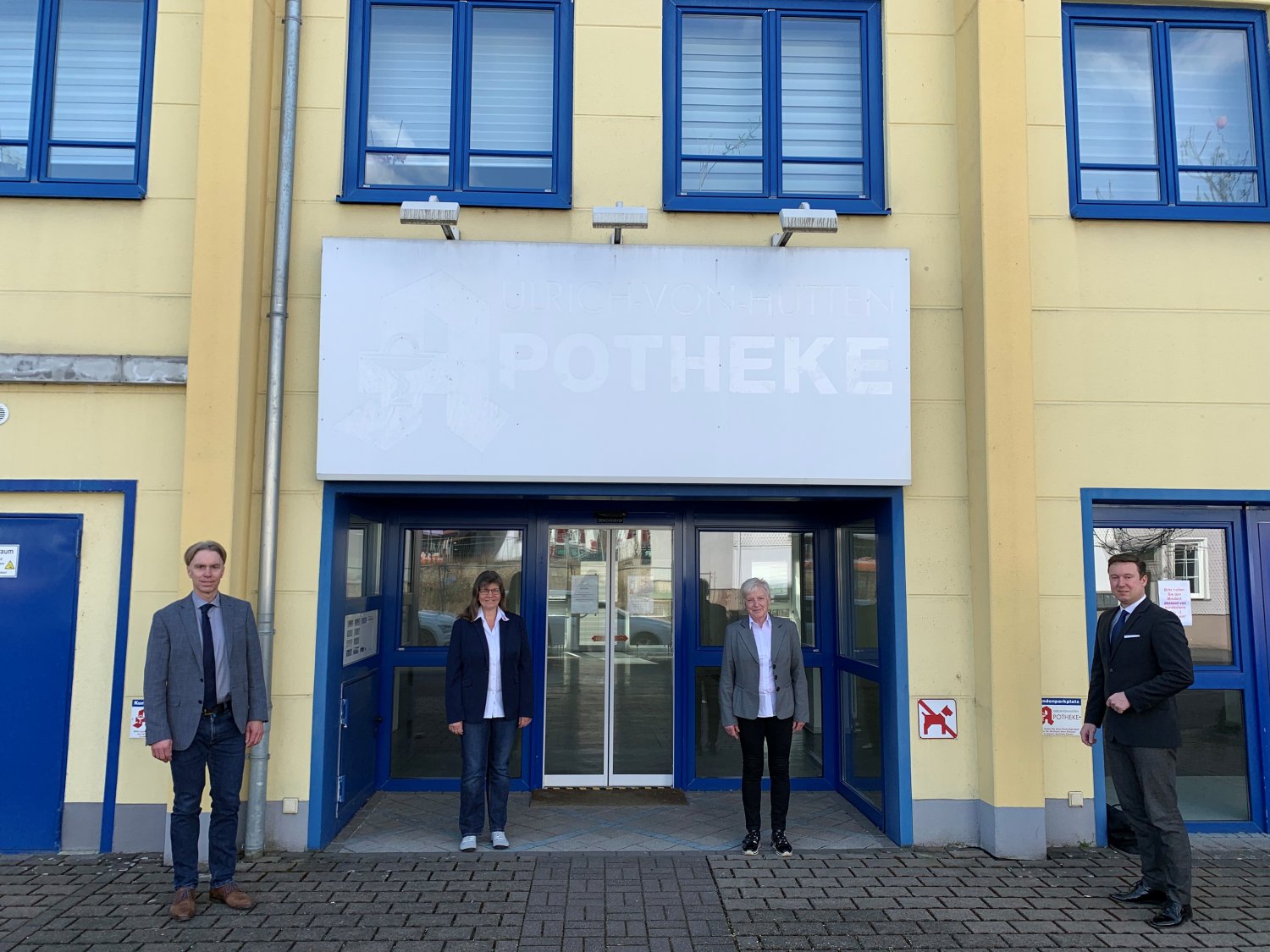 v.l. Geschäftsführer DRK Gelnhausen-Schlüchtern Michael Kronberg, Leiterin der Geschäftsstelle Monika Volz, stellv. Vorsitzende des DRK Luise Meister und Bürgermeister Matthias Möller.