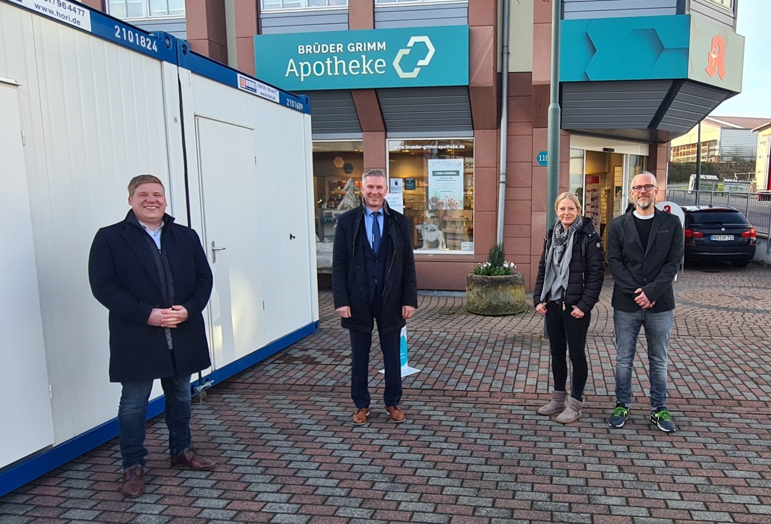 Auf dem Foto von links nach rechts: Tim Schätzke (Gandayo), Christian Zimmermann(Bürgermeister Steinau), Anette & Philipp & Merz (Brüder Grimm Apotheke)