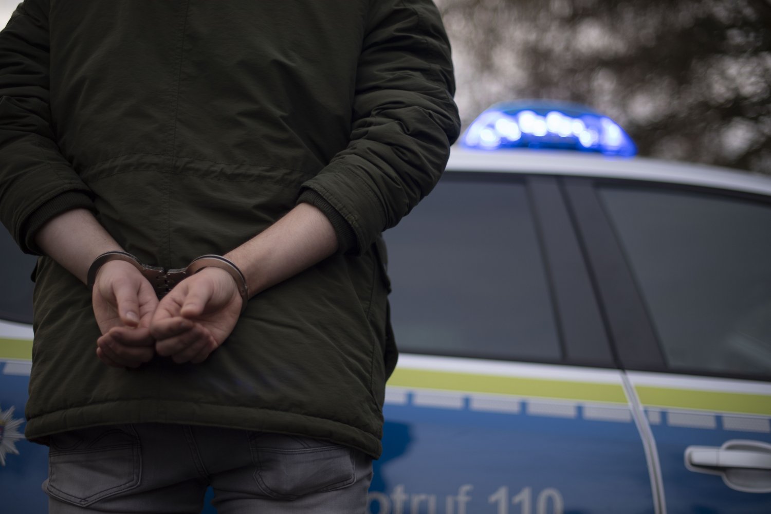 Beamte des 14. Polizeireviers haben am Samstagnachmittag einen Mann festgenommen, der im  Frankfurter Nordend durch sexuelle Handlungen aufgefallen war.