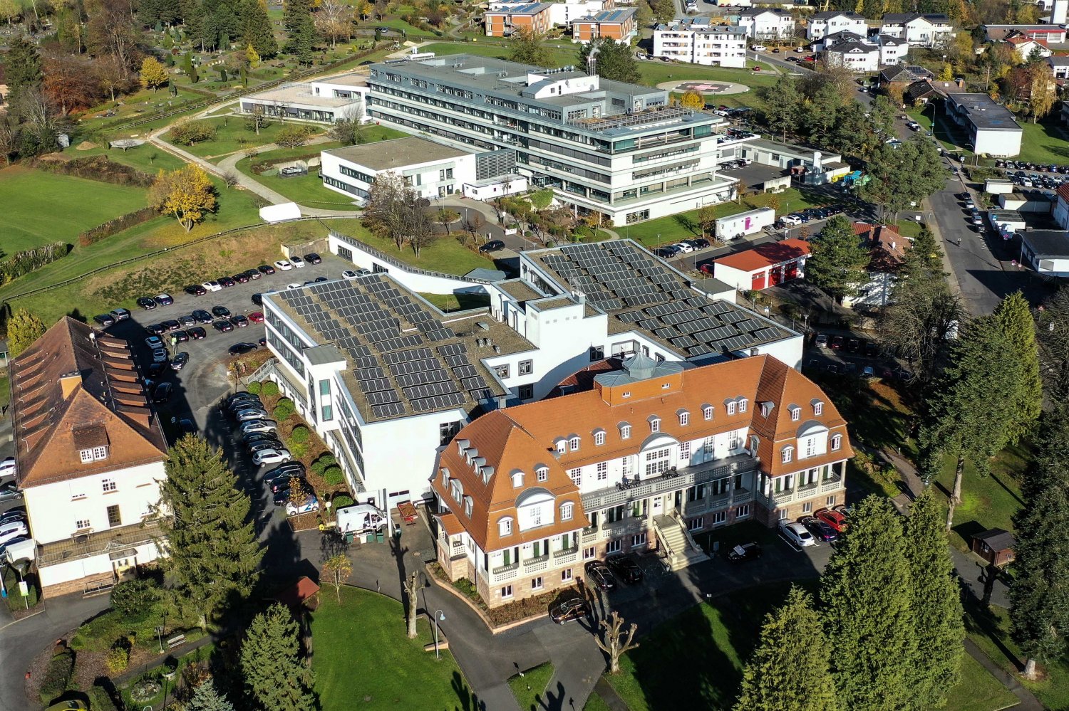 In der MKK-Klinik Schlüchtern brauchen geimpfte Besucher künftig keinen Test mehr machen