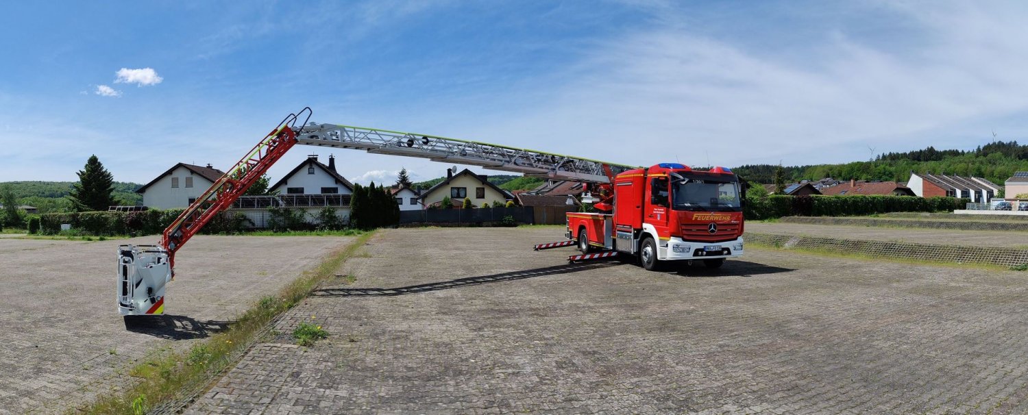 Die Feuerwehr Wächtersbach hat eine neue Drehleiter in den Dienst gestellt.